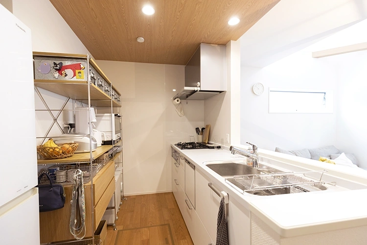 将来の気分転換を想定して、あえてカップボードは取り付けませんでした