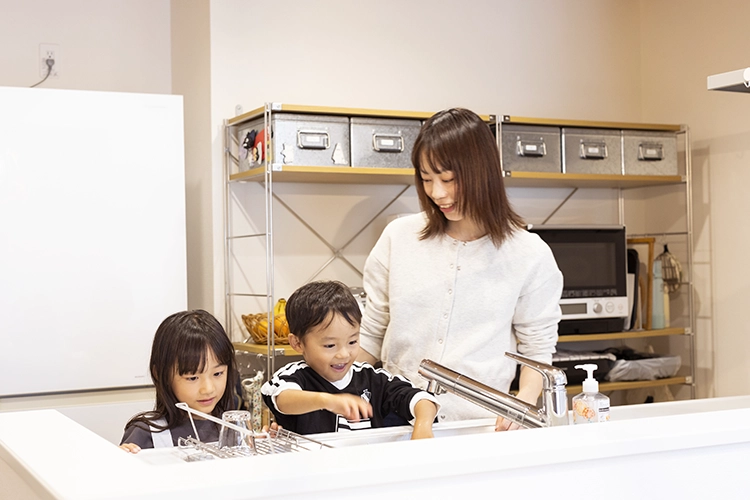 調理台の高さは、身長に合わせて標準より5センチ高くしています